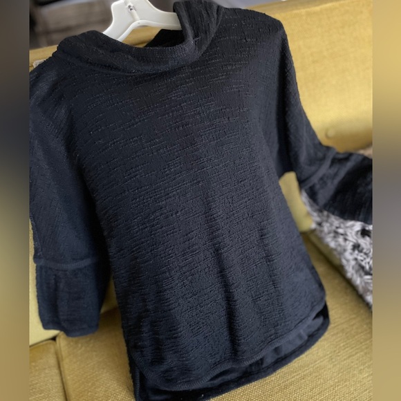 Max Studio Top Women Size M Black Textured Fabric Cropped Scooped Hemline - Picture 13 of 14